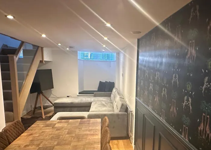 Luxury Retro 4 Bed Town House In Heart Of Alnwick