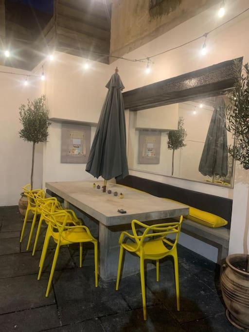 Luxury Retro 4 Bed Town House In Heart Of *