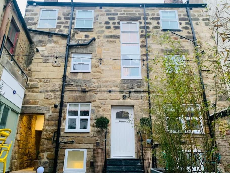 Luxury Retro 4 Bed Town House In Heart Of